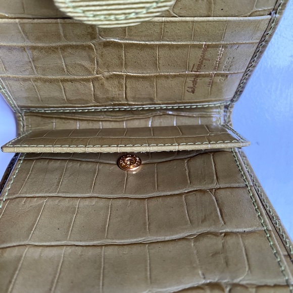 Vintage Salvatore Ferragamo ribbon wallet - Picture 5 of 7